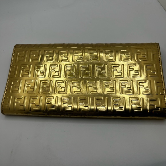 GUC Fendi Gold Zucca Embossed Wallet - Picture 4 of 13